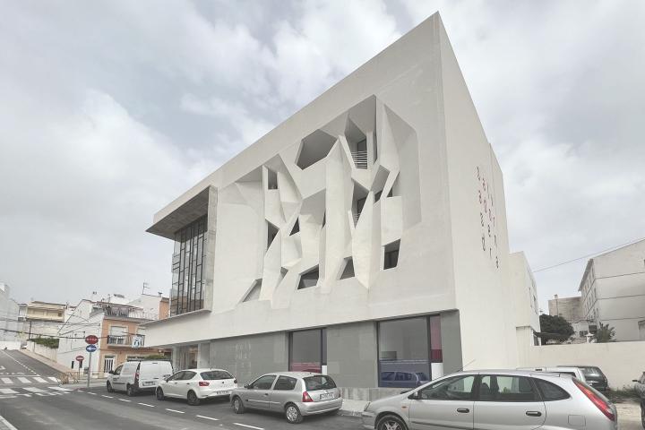 Fachada de las nuevas oficinas de Salvador Sendra en Teulada